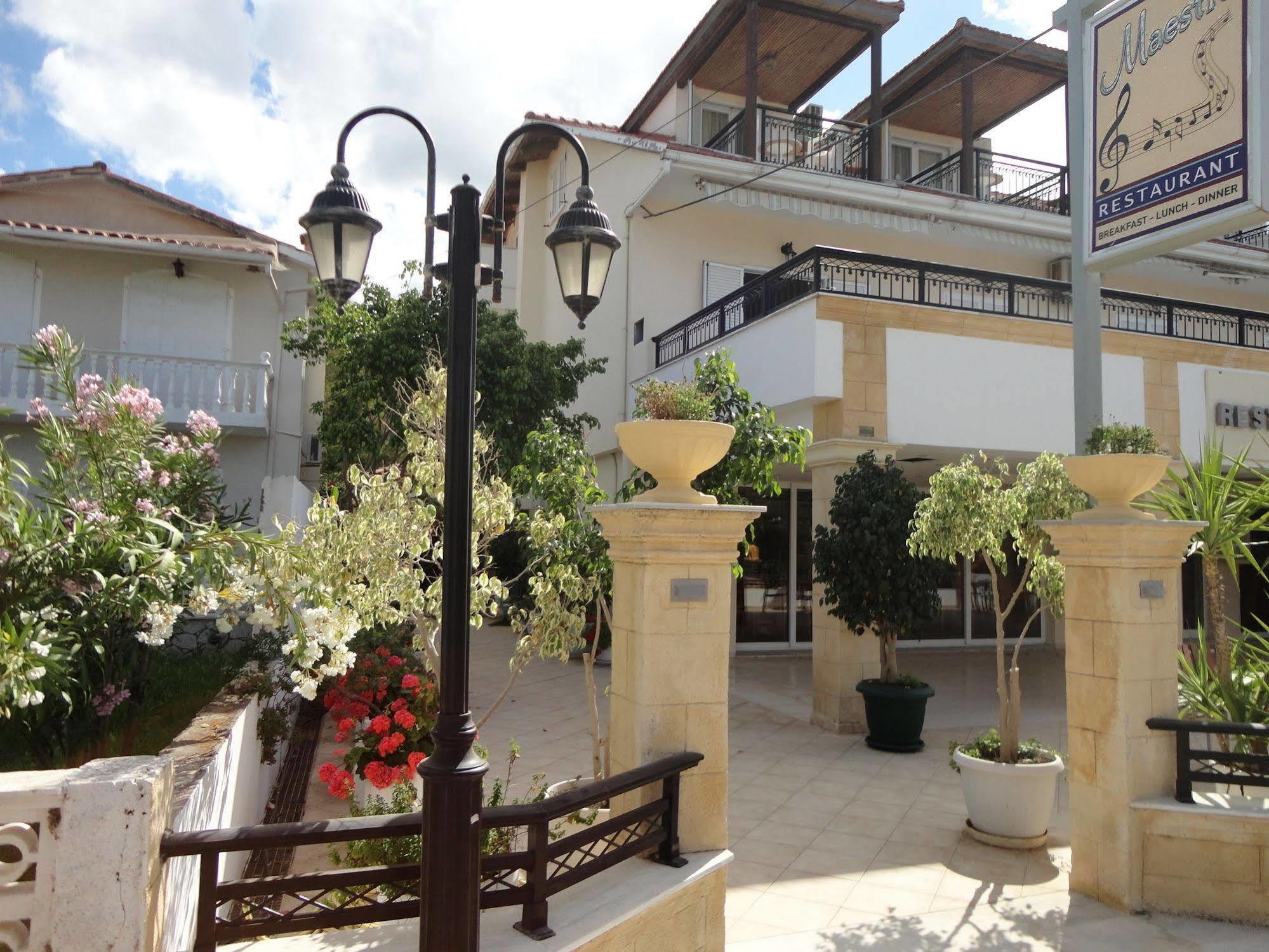 Montes Apartments & Studios Аликанас Екстериор снимка